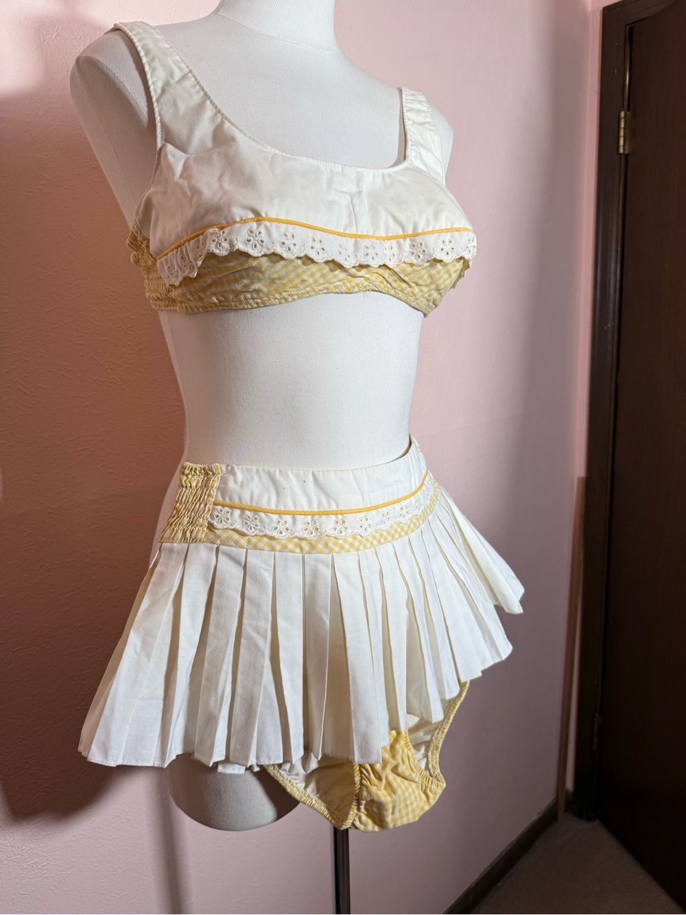 Vintage 1950’s yellow gingham Skirted two piece swimsuit Pinup girl Small - Picture 17 of 17